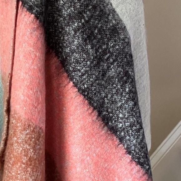 Anthropologie Oversized Blanket Scarf Wrap - Picture 6 of 11